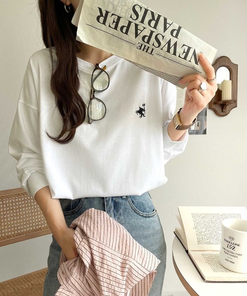classicalelf(クラシカルエルフ)の「後ろ姿も、抜かりなく。胸刺繍 シルケット素材 ゆったりシルエット レイヤード バックヘンリー 長袖 ロンTEE(Tシャツ/カットソー・レディース・ブラック/オフホワイト/チャコール/ベージュ・X-LARGE/SMALL/MEDIUM/LARGE)」の21枚目の写真