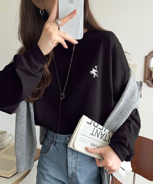 classicalelf(クラシカルエルフ)の「後ろ姿も、抜かりなく。胸刺繍 シルケット素材 ゆったりシルエット レイヤード バックヘンリー 長袖 ロンTEE(Tシャツ/カットソー・レディース・ブラック/オフホワイト/チャコール/ベージュ・X-LARGE/SMALL/MEDIUM/LARGE)」の17枚目の写真