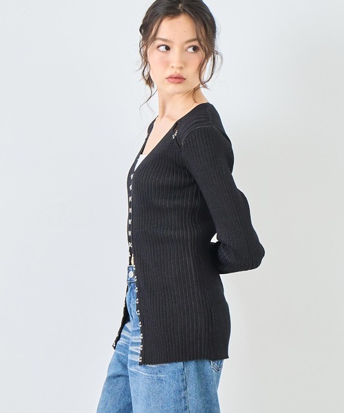 ANAP（アナップ）の「リブニットホックデザインカーディガン（カーディガン/ボレロ・レディース・ブラック/ライトグレー・FREE）」の4枚目の写真