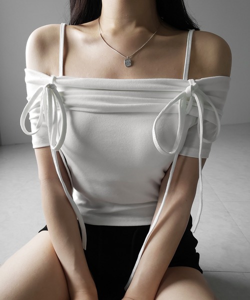 me+em select(ミームセレクト)の「【 3color 】ストラップダブルリボンギャザーオフショルトップス / strap double ribbon gather offshoulder tops ※※(Tシャツ/カットソー・レディース・ブラック/グレー/ホワイト・FREE)」の5枚目の写真