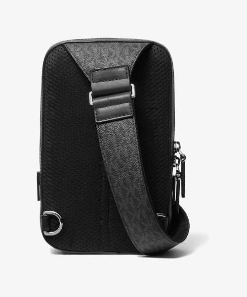 MICHAEL KORS(マイケルコース)の「HUDSON フラップ スリングパッグ ミディアム - MKシグネチャー(バックパック/リュック・メンズ・ブラック・FREE)」の4枚目の写真