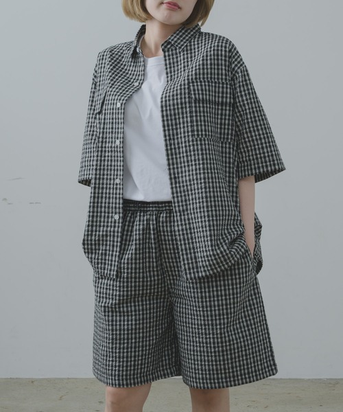 flaner（フラネ）の「Seersucker check shirt / シアサッカーチェックシャツ（シャツ/ブラウス・レディース・ブラック/ネイビー・MEDIUM/LARGE）」の3枚目の写真