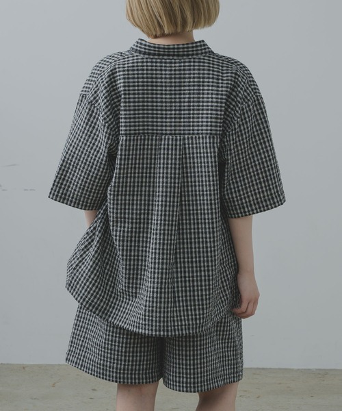 flaner（フラネ）の「Seersucker check shirt / シアサッカーチェックシャツ（シャツ/ブラウス・レディース・ブラック/ネイビー・MEDIUM/LARGE）」の4枚目の写真