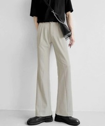 Otte（オッテ）の「デザインタックフレアスラックス（スラックス）」