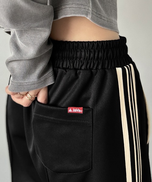 Java（ジャバ）の「《JaVaジャバコラボ》配色ラインで魅せる大人リラクシー。サイドラインロゴ刺繍トラックパンツ（ウエストゴム）（その他パンツ・レディース・ブラック/アイボリー/ネイビー・LARGE/MEDIUM/SMALL/X-LARGE）」の15枚目の写真
