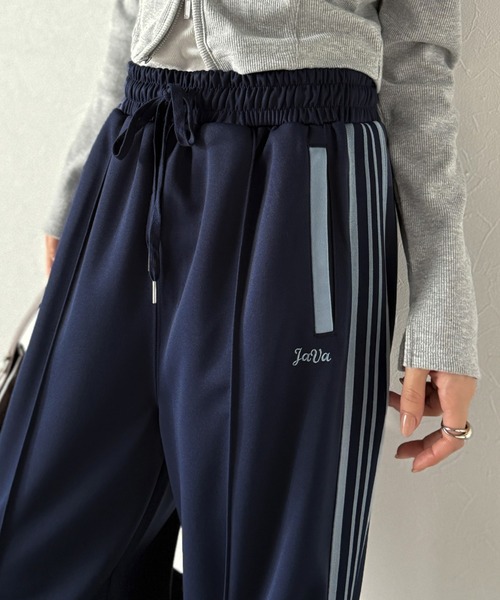 Java（ジャバ）の「《JaVaジャバコラボ》配色ラインで魅せる大人リラクシー。サイドラインロゴ刺繍トラックパンツ（ウエストゴム）（その他パンツ・レディース・ブラック/アイボリー/ネイビー・LARGE/MEDIUM/SMALL/X-LARGE）」の13枚目の写真