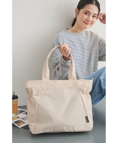 Cinderella(シンデレラ)の「トートバッグ ナイロン レディース A4 トート バッグ 撥水加工 通勤 通学 ナイロンバッグ ボタン ファスナー ドロスト付き カバン デイリーユース エコバッグ 大きいサイズ マチ付き ショルダーバッグ 手提げバッグ 大容量 収納 大人 ママ マザーバッグ 仕切りトートバッグ(トートバッグ・レディース・ダークグレー/ブラック/ベージュ/パープル/ブラウン/グリーン・FREE)」の5枚目の写真
