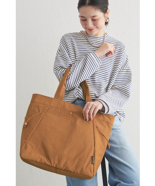 Cinderella(シンデレラ)の「トートバッグ ナイロン レディース A4 トート バッグ 撥水加工 通勤 通学 ナイロンバッグ ボタン ファスナー ドロスト付き カバン デイリーユース エコバッグ 大きいサイズ マチ付き ショルダーバッグ 手提げバッグ 大容量 収納 大人 ママ マザーバッグ 仕切りトートバッグ(トートバッグ・レディース・ダークグレー/ブラック/ベージュ/パープル/ブラウン/グリーン・FREE)」の4枚目の写真