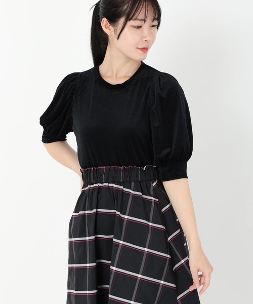 STRAWBERRY-FIELDS（ストロベリーフィールズ）の「【雑誌掲載アイテム】シアーベロア_シアーベロアギャザースリーブトップス（Tシャツ/カットソー・レディース・ブラック/グレイッシュベージュ/ピンク・2）」の2枚目の写真