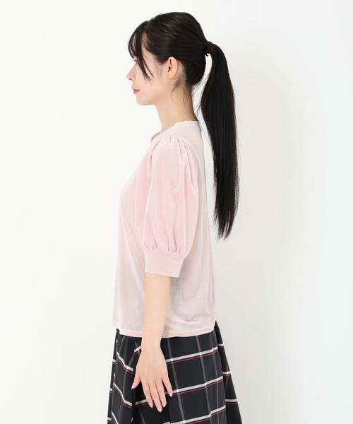 STRAWBERRY-FIELDS（ストロベリーフィールズ）の「【雑誌掲載アイテム】シアーベロア_シアーベロアギャザースリーブトップス（Tシャツ/カットソー・レディース・ブラック/グレイッシュベージュ/ピンク・2）」の14枚目の写真