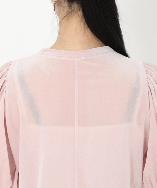 STRAWBERRY-FIELDS（ストロベリーフィールズ）の「【雑誌掲載アイテム】シアーベロア_シアーベロアギャザースリーブトップス（Tシャツ/カットソー・レディース・ブラック/グレイッシュベージュ/ピンク・2）」の11枚目の写真