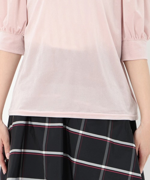 STRAWBERRY-FIELDS（ストロベリーフィールズ）の「【雑誌掲載アイテム】シアーベロア_シアーベロアギャザースリーブトップス（Tシャツ/カットソー・レディース・ブラック/グレイッシュベージュ/ピンク・2）」の9枚目の写真