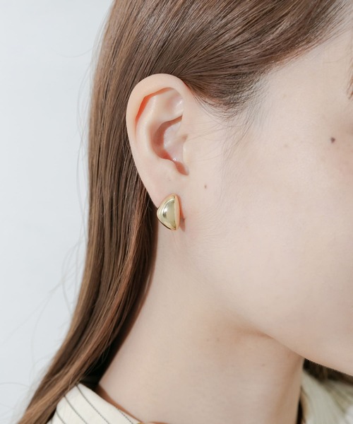 SMELLY（スメリー）の「メタルプックリフロントイヤリング（イヤリング・レディース・ゴールド・-）」の2枚目の写真