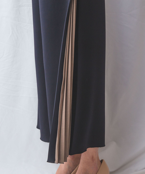 NARACAMICIE(ナラカミーチェ)の「【NARACAMICIE】サイドプリーツパンツ(その他パンツ・レディース・ダークグレー/グレー・M/XL)」の4枚目の写真