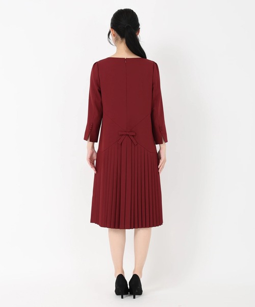 STRAWBERRY-FIELDS(ストロベリーフィールズ)の「Linonシャンブレー_バックシャンプリーツドッキングワンピース(ワンピース・レディース・チャコールグレー/バーガンディー・2)」の8枚目の写真