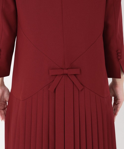 STRAWBERRY-FIELDS(ストロベリーフィールズ)の「Linonシャンブレー_バックシャンプリーツドッキングワンピース(ワンピース・レディース・チャコールグレー/バーガンディー・2)」の13枚目の写真