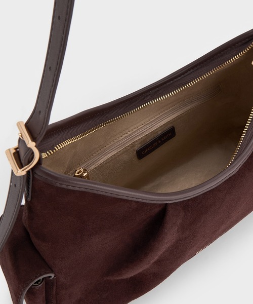 CHARLES & KEITH（チャールズ & キース）の「Khai カイ リサイクルスエードショルダーバッグ（ショルダーバッグ・レディース・ブラウン系その他7/ベージュ系その他5・M）」の6枚目の写真