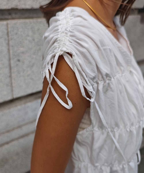 esutoreja（エストレジャ）の「シャーリングリボンブラウス（シャツ/ブラウス・レディース・ブラック/ホワイト・FREE）」の16枚目の写真