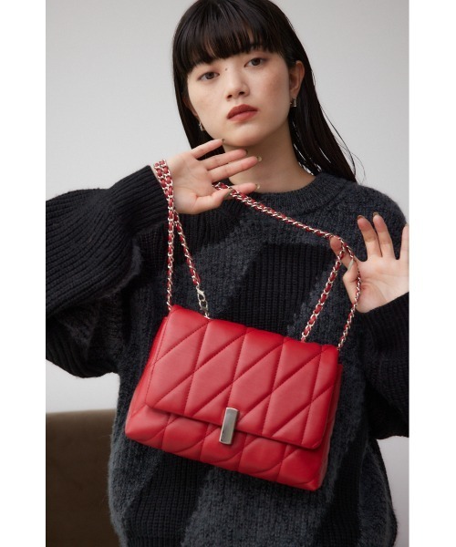 AZUL by moussy(アズールバイマウジー)の「フェイクレザーキルティングバッグ(ショルダーバッグ・レディース・レッド/ブラック/グレイッシュベージュ・FREE)」の22枚目の写真