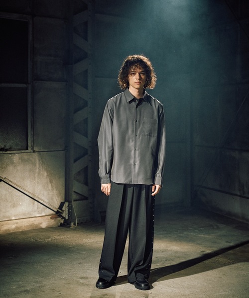 CASPER JOHN（キャスパージョン）の「Imitation cupra sharp shirts / イミテーションキュプラシャープシャツ（シャツ/ブラウス・メンズ・ブラック/ホワイト/ブルー/チャコールグレー・SMALL/X-SMALL/LARGE/MEDIUM）」の10枚目の写真