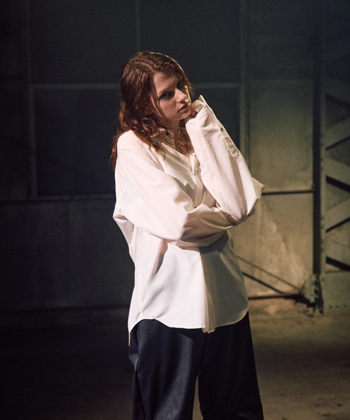 CASPER JOHN（キャスパージョン）の「Imitation cupra sharp shirts / イミテーションキュプラシャープシャツ（シャツ/ブラウス・メンズ・ブラック/ホワイト/ブルー/チャコールグレー・SMALL/X-SMALL/LARGE/MEDIUM）」の8枚目の写真