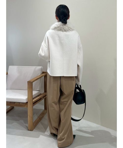 Mila Owen(ミラオーウェン)の「2wayファーカラーリバーショートコート(チェスターコート・レディース・ブラック/ホワイト/キャメル・0/1)」の15枚目の写真