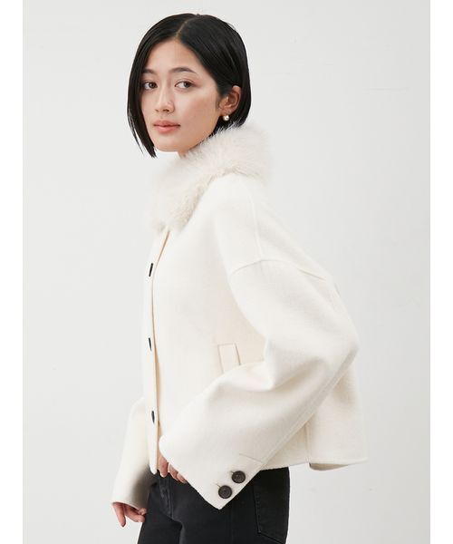 Mila Owen(ミラオーウェン)の「2wayファーカラーリバーショートコート(チェスターコート・レディース・ブラック/ホワイト/キャメル・0/1)」の17枚目の写真