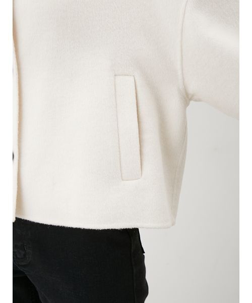 Mila Owen(ミラオーウェン)の「2wayファーカラーリバーショートコート(チェスターコート・レディース・ブラック/ホワイト/キャメル・0/1)」の22枚目の写真