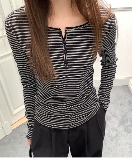 SHEPP（シープ）の「【お気に入り数5千人突破!/新色アイボリー・グレー追加】ボーダー ヘンリーネック ロンT/長袖（Tシャツ/カットソー・レディース・ブラック/ベージュ/アイボリー/グレー・M/S）」の19枚目の写真