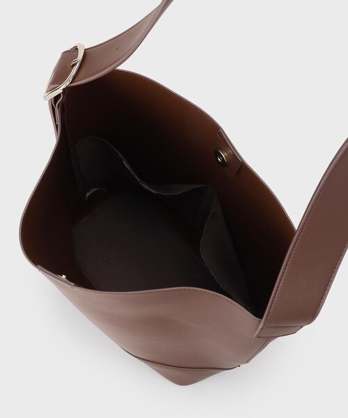 OPAQUE.CLIP（オペークドットクリップ）の「【軽量／A4サイズ対応／通勤対応】スムース合皮ワンショルダーバッグ（ショルダーバッグ・レディース・ブラック/ダークブラウン・00）」の12枚目の写真