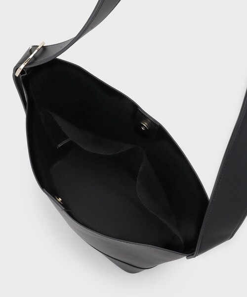 OPAQUE.CLIP（オペークドットクリップ）の「【軽量／A4サイズ対応／通勤対応】スムース合皮ワンショルダーバッグ（ショルダーバッグ・レディース・ブラック/ダークブラウン・00）」の13枚目の写真