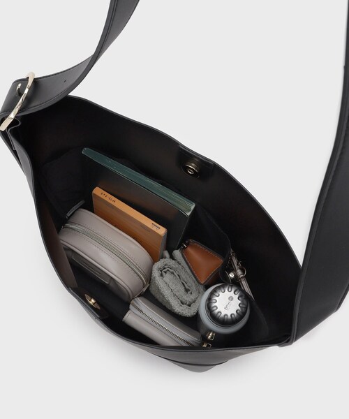 OPAQUE.CLIP（オペークドットクリップ）の「【軽量／A4サイズ対応／通勤対応】スムース合皮ワンショルダーバッグ（ショルダーバッグ・レディース・ブラック/ダークブラウン・00）」の14枚目の写真