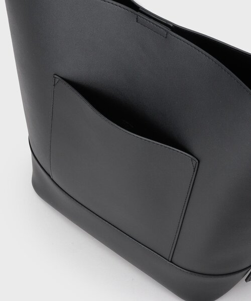 OPAQUE.CLIP（オペークドットクリップ）の「【軽量／A4サイズ対応／通勤対応】スムース合皮ワンショルダーバッグ（ショルダーバッグ・レディース・ブラック/ダークブラウン・00）」の15枚目の写真