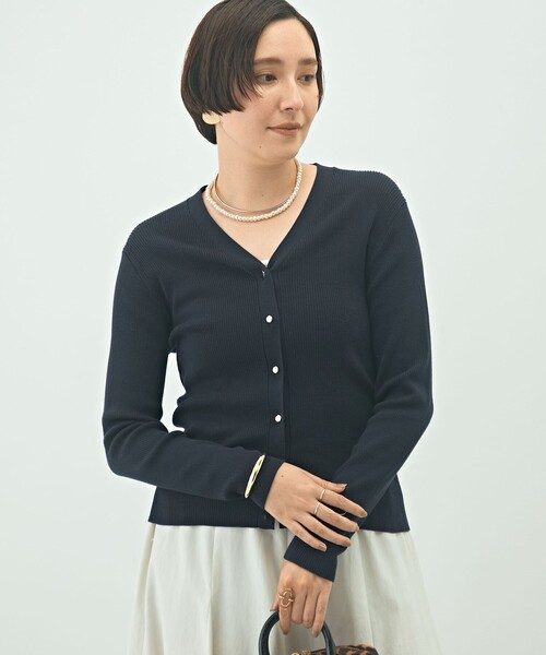 NOLLEY’S(ノーリーズ)の「《手洗い可能》リブ斜め柄Vネックカーディガン(カーディガン/ボレロ・レディース・シルバー/ピンク/ネイビー/キャメル/グリーン・38/36)」の3枚目の写真