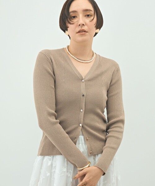 NOLLEY’S(ノーリーズ)の「《手洗い可能》リブ斜め柄Vネックカーディガン(カーディガン/ボレロ・レディース・シルバー/ピンク/ネイビー/キャメル/グリーン・38/36)」の4枚目の写真