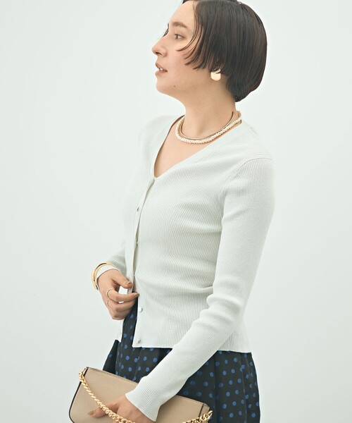 NOLLEY’S(ノーリーズ)の「《手洗い可能》リブ斜め柄Vネックカーディガン(カーディガン/ボレロ・レディース・シルバー/ピンク/ネイビー/キャメル/グリーン・38/36)」の5枚目の写真