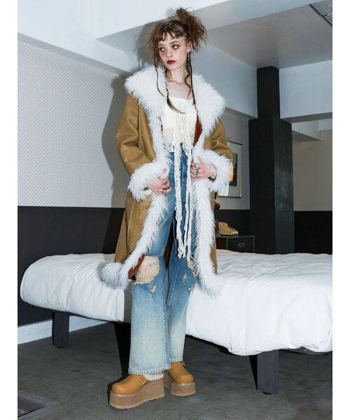 EVRIS(エヴリス)の「フェイクファームートンロングコート(ムートンコート・レディース・ブラック/ベージュ・FREE)」の7枚目の写真