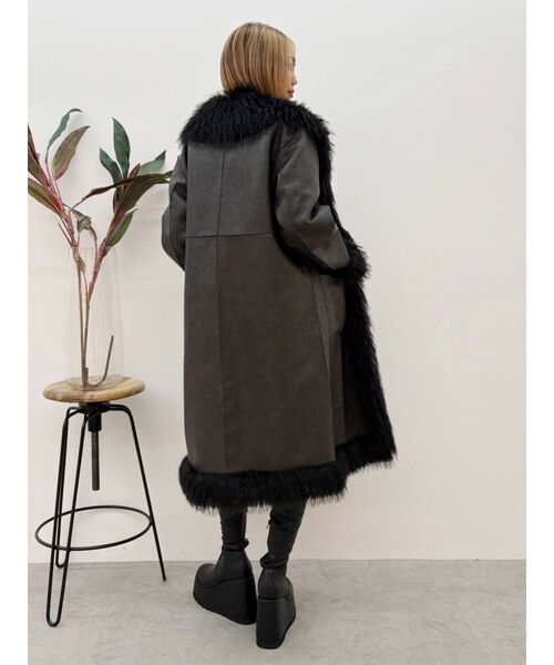 EVRIS(エヴリス)の「フェイクファームートンロングコート(ムートンコート・レディース・ブラック/ベージュ・FREE)」の14枚目の写真
