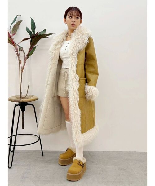 EVRIS(エヴリス)の「フェイクファームートンロングコート(ムートンコート・レディース・ブラック/ベージュ・FREE)」の20枚目の写真