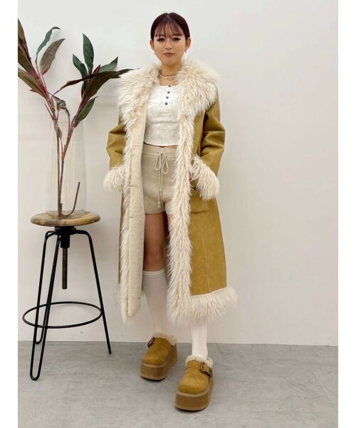 EVRIS(エヴリス)の「フェイクファームートンロングコート(ムートンコート・レディース・ブラック/ベージュ・FREE)」の21枚目の写真
