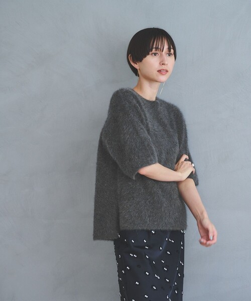 UNITED ARROWS（ユナイテッドアローズ）の「フォックスカシミヤ ハーフスリーブ Tニット（ニット/セーター・レディース・ダークグレー/ベージュ/その他5・FREE）」の2枚目の写真