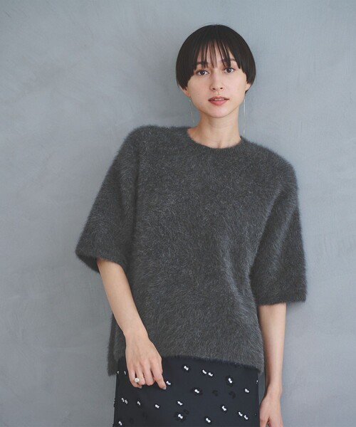 UNITED ARROWS（ユナイテッドアローズ）の「フォックスカシミヤ ハーフスリーブ Tニット（ニット/セーター・レディース・ダークグレー/ベージュ/その他5・FREE）」の4枚目の写真