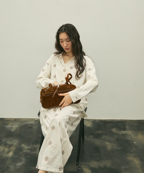 Lutim by u(ルチバイユー)の「Soft suede shoulder bag / ソフトスエードショルダーバック(ショルダーバッグ・レディース・ブラック/キャメル/ブラウン・FREE)」の22枚目の写真