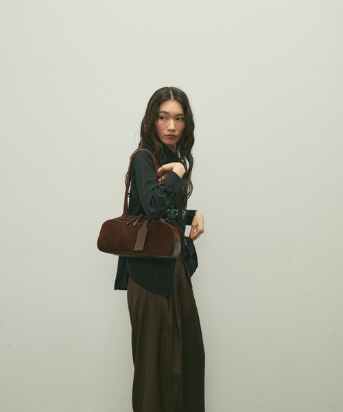 Lutim by u(ルチバイユー)の「Soft suede shoulder bag / ソフトスエードショルダーバック(ショルダーバッグ・レディース・ブラック/キャメル/ブラウン・FREE)」の14枚目の写真