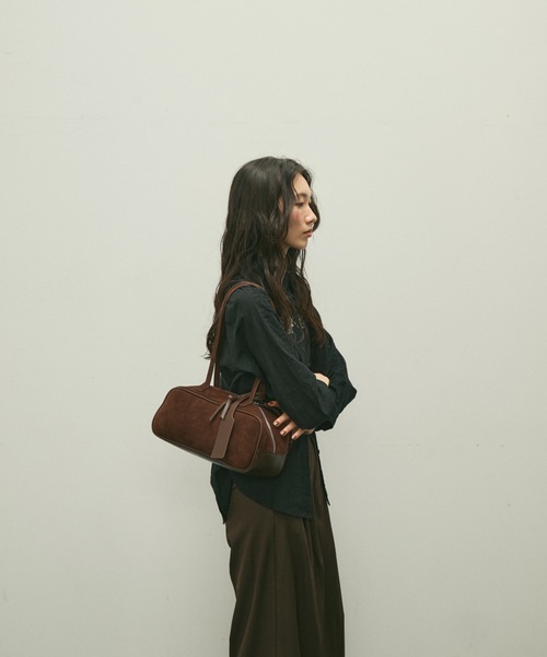 Lutim by u(ルチバイユー)の「Soft suede shoulder bag / ソフトスエードショルダーバック(ショルダーバッグ・レディース・ブラック/キャメル/ブラウン・FREE)」の15枚目の写真