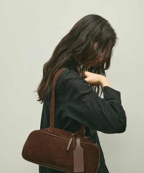 Lutim by u(ルチバイユー)の「Soft suede shoulder bag / ソフトスエードショルダーバック(ショルダーバッグ・レディース・ブラック/キャメル/ブラウン・FREE)」の18枚目の写真
