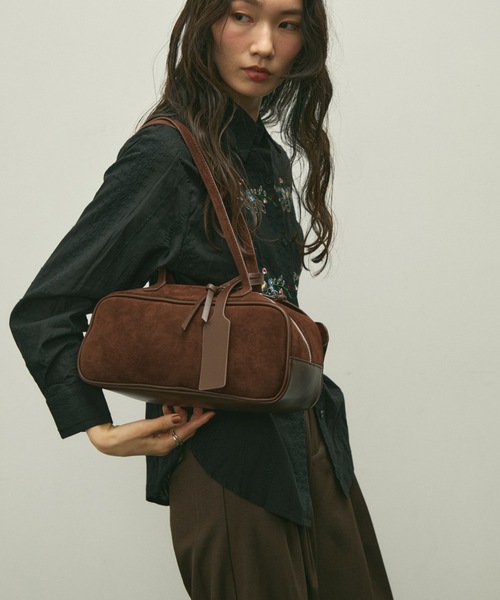 Lutim by u(ルチバイユー)の「Soft suede shoulder bag / ソフトスエードショルダーバック(ショルダーバッグ・レディース・ブラック/キャメル/ブラウン・FREE)」の19枚目の写真