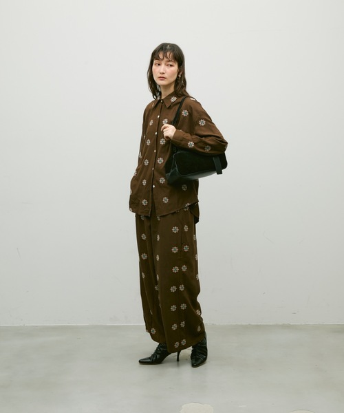 Lutim by u(ルチバイユー)の「Soft suede shoulder bag / ソフトスエードショルダーバック(ショルダーバッグ・レディース・ブラック/キャメル/ブラウン・FREE)」の12枚目の写真