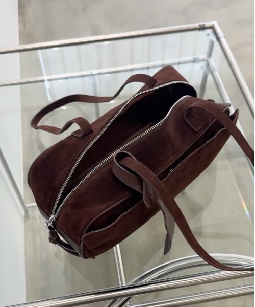 Soft suede shoulder bag / ソフトスエードショルダーバック