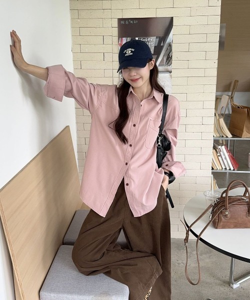 AsheKsha（アシクシャ）の「【新作】3色展開 オーバーサイズロングスリーブシャツ／シンプル無地 羽織りトップス（シャツ/ブラウス・レディース・グリーン/ブラウン/ピンク・S）」の9枚目の写真